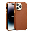 Funda de cuero naranja oscuro para iPhone 13 Pro con cargador inalámbrico integrado, vista frontal.