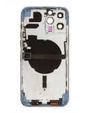 Tapa trasera azul Sierra para iPhone 13 Pro Max con componentes pequeños preinstalados, ideal para reparación.