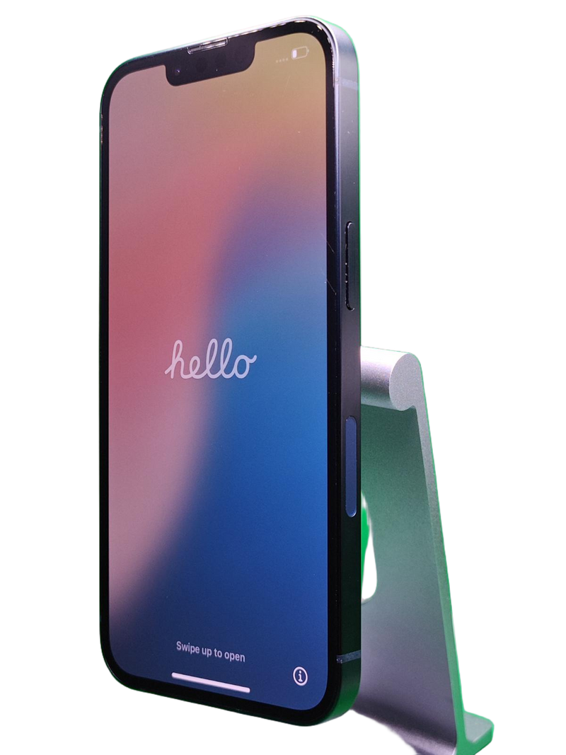 iPhone 13 seminuevo en Quetzaltenango, certificado, como nuevo, negro, 128GB, con buena salud de batería.