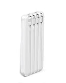 Banco de energía Turbo Charging blanco de 10000mAh con cables USB-C, Lightning y micro-USB incorporados.