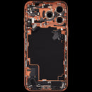 Tapa trasera usada Cosmic Orange para iPhone 17 Pro Max con puerto de carga y pequeñas piezas.