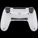 Control alámbrico blanco DoubleShock 4 para PlayStation 4, con cable USB, botones y joysticks negros.