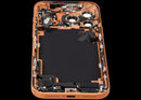 Tapa trasera Cosmic Orange usada para iPhone 17 Pro Max (A3295) con puerto de carga flex.