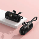 Batería externa mini de 5000mAh negra, Power Bank compacta para carga rápida de dispositivos móviles.