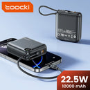 Batería externa Toocki de 10000 mAh con cable integrado, indicador LCD y carga rápida de 22.5W.