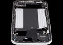 Marco medio iPhone Air A3260 Cloud White usado, con puerto de carga y piezas pequeñas, ideal para reparación.
