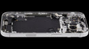 Tapa trasera plateada usada para iPhone 17 Pro, con puerto de carga flex y pequeñas piezas, ideal para reparación.