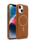 Funda xBase MagSafe de cuero vegano marrón para iPhone 15, protección elegante y compatible con carga inalámbrica.