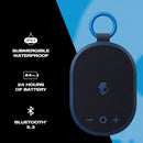 Altavoz Bluetooth portátil Skullcandy Kilo XT azul oscuro, resistente al agua, con correa de transporte y rejilla frontal.
