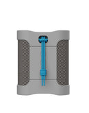 Altavoz Bluetooth Skullcandy Terrain Mini gris claro, portátil y resistente, con asa de transporte.