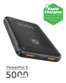 Batería externa PowerPeak negra de 5000 mAh, dos puertos USB de carga, diseño compacto.