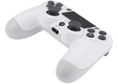 Control alámbrico blanco DoubleShock 4 para PlayStation 4, con cable USB, botones y joysticks negros.