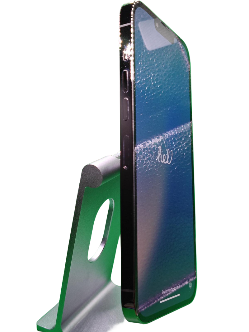 iPhone 13 Pro Max Seminuevo en color negro, 128GB, salud de batería al 83%, certificado y como nuevo en Quetzaltenango.