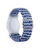 Brazalete de nylon trenzado SlowBack azul y blanco para Apple Airtag, ajustable y cómodo.