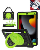 Funda resistente negra y verde para iPad 10.2 con soporte integrado y ranura para Apple Pencil.