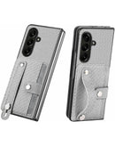 Funda con textura de fibra de carbono, ranura para tarjeta y correa de muneca Samsung Galaxy Z Fold 7 - Blanco