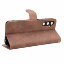 Protege tu Samsung Galaxy A05S con estilo en Xela Quetzaltenango con esta elegante funda de cuero color marrón con ranura para tarjetas.
