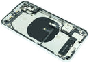 Tapa trasera blanca usada para iPhone XR (A1984, A2105) con puerto de carga y componentes preinstalados.