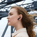 Auriculares True Wireless Control en color verde vibrante, compactos y ergonómicos, para audio de alta calidad.