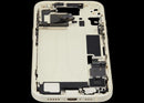 Chasis medio iPhone 15 amarillo (A2846) usado Grade C con puerto de carga y pequeñas piezas para reparación.
