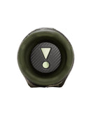 Altavoz JBL Charge 6 portátil impermeable Bluetooth en patrón de camuflaje, ideal para exteriores.