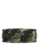 Altavoz JBL Charge 6 portátil impermeable Bluetooth en patrón de camuflaje, ideal para exteriores.