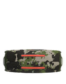Altavoz JBL Charge 6 portátil impermeable Bluetooth en patrón de camuflaje, ideal para exteriores.