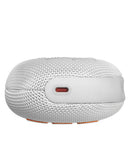 El parlante JBL Clip 5 blanco ultra-portátil e impermeable disponible en Xela Quetzaltenango.