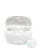 Auriculares true wireless JBL Vibe Buds 2 blancos, estuche de carga abierto y auriculares en su interior, fondo blanco.