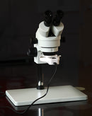 Microscopio estereo industrial trinocular 0.7-4.5x con luces LED y oculares widefield WF10X/20