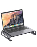Docking station Onten 8 en 1 plateada con puertos USB, HDMI y Ethernet para laptop, vista frontal.