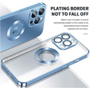 Funda transparente azul para iPhone con carga inalámbrica, mostrando el diseño original del teléfono.