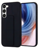 Protege tu Samsung Galaxy S23 con el estuche negro con correa de mano y soporte magnético en Quetzaltenango.
