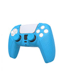 Protege tu control de PlayStation 5 con la funda de silicon Dobe en color azul, disponible en Xela Quetzaltenango.