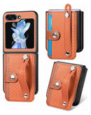 Protege tu Samsung Galaxy Z Flip 6 con esta funda billetera de color marrón con ranura para tarjetas y correa de muñeca en Xela Quetzaltenango.